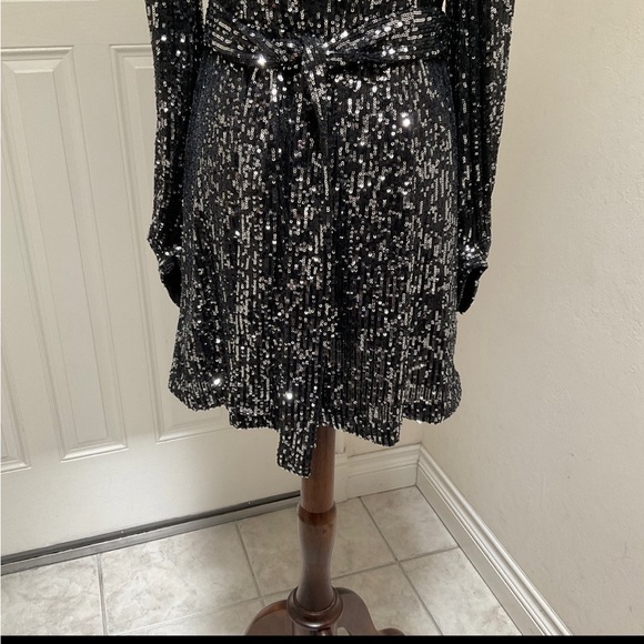 ZARA Black sequined balloon sleeves mini dress - Picture 5 of 9